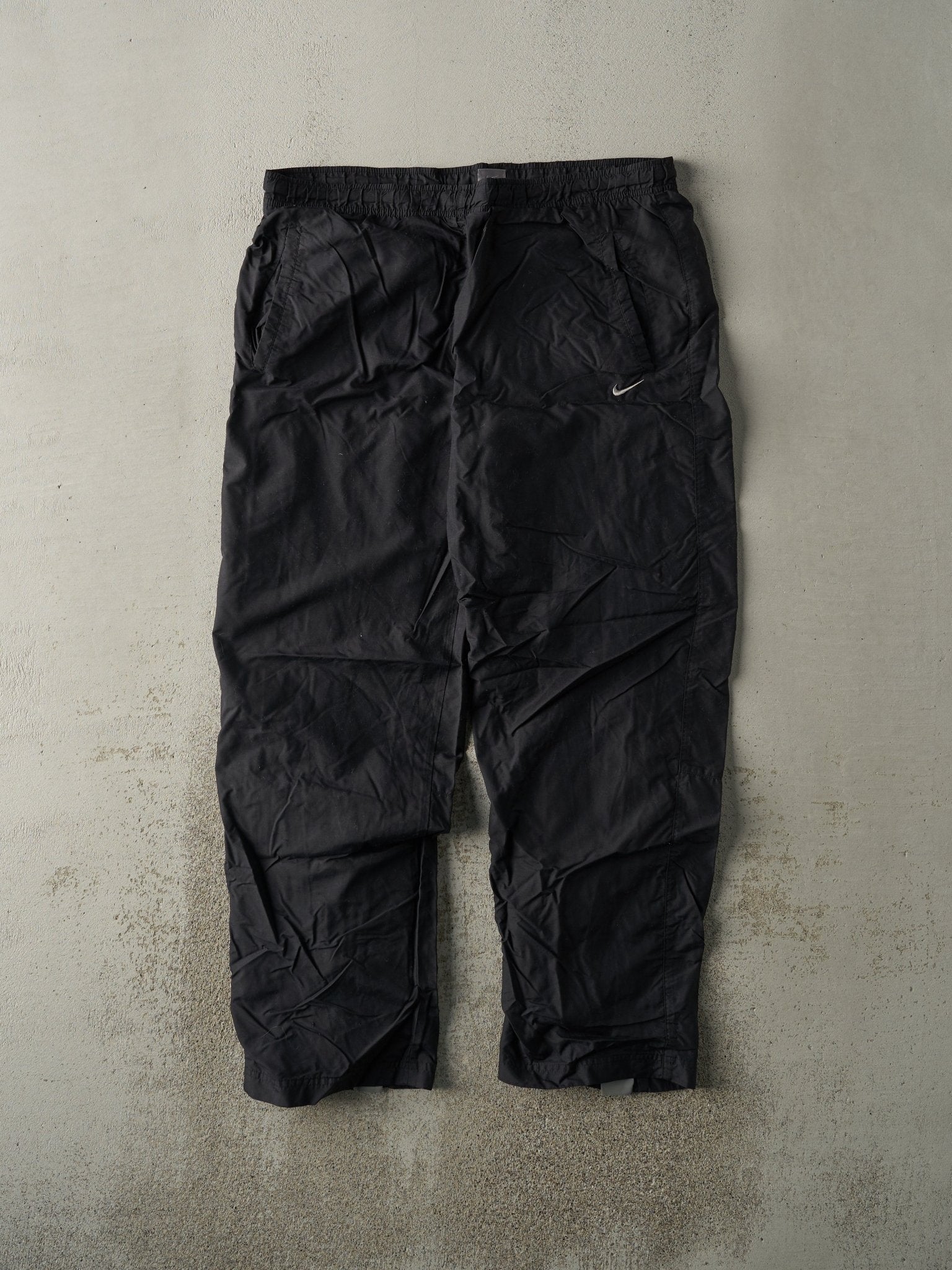 Vintage Y2K Black Nike Embroidered Windbreaker Pants (37x31