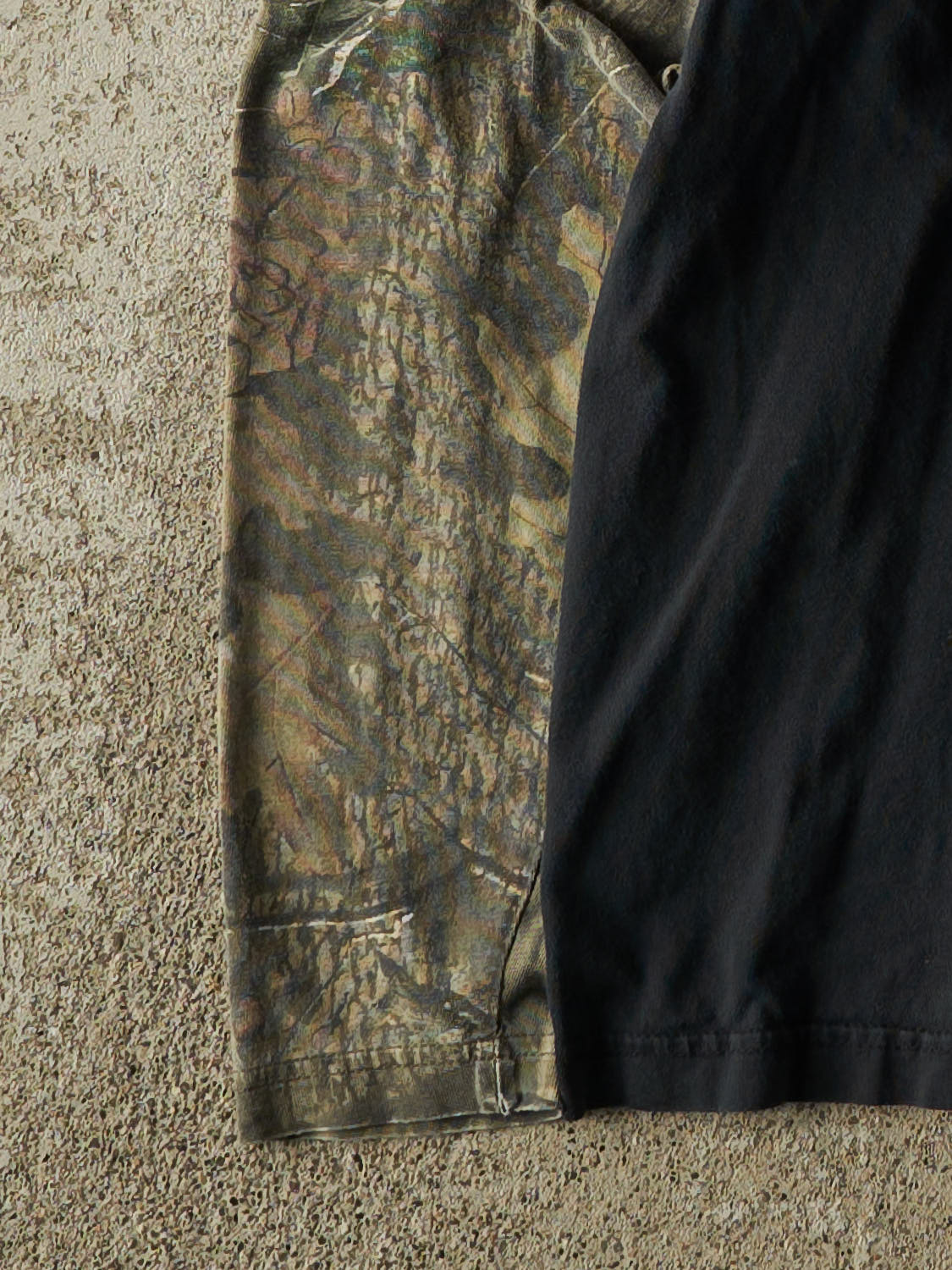 Vintage Y2K Black Browning  x Mossy Oak Camo Long Sleeve (S/M)