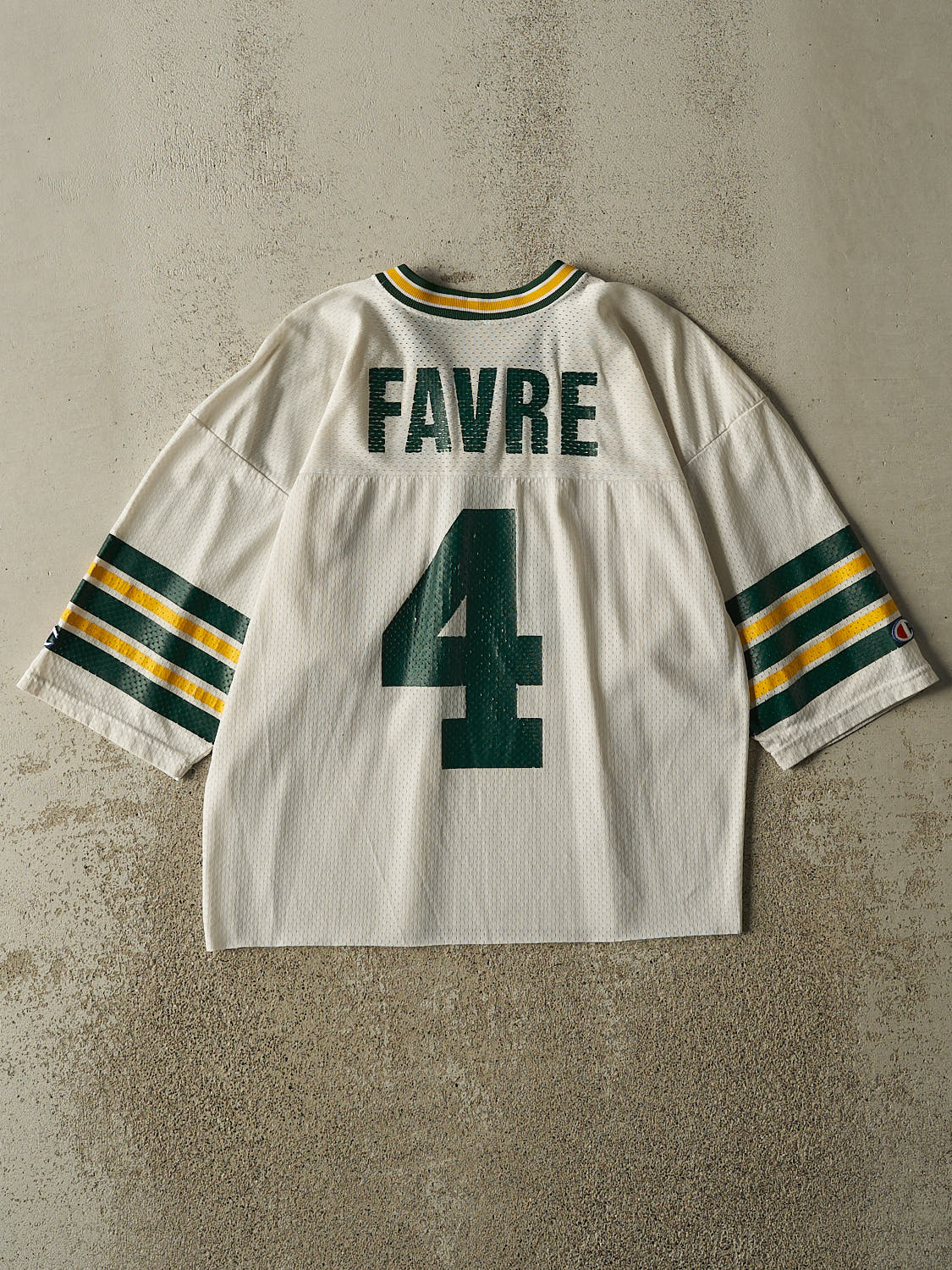 Vintage 90s White Green Bay Packers #4 Brett Favre Champion Football Jersey (S/M)