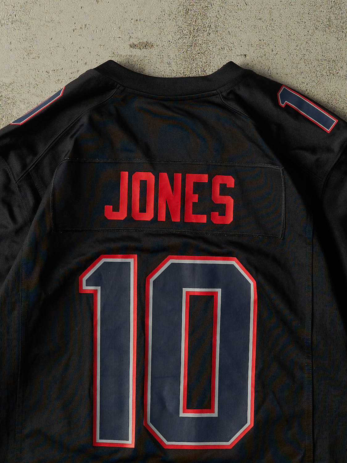 Vintage Y2K Black New England Patriots #10 Jones Football Jersey (M)