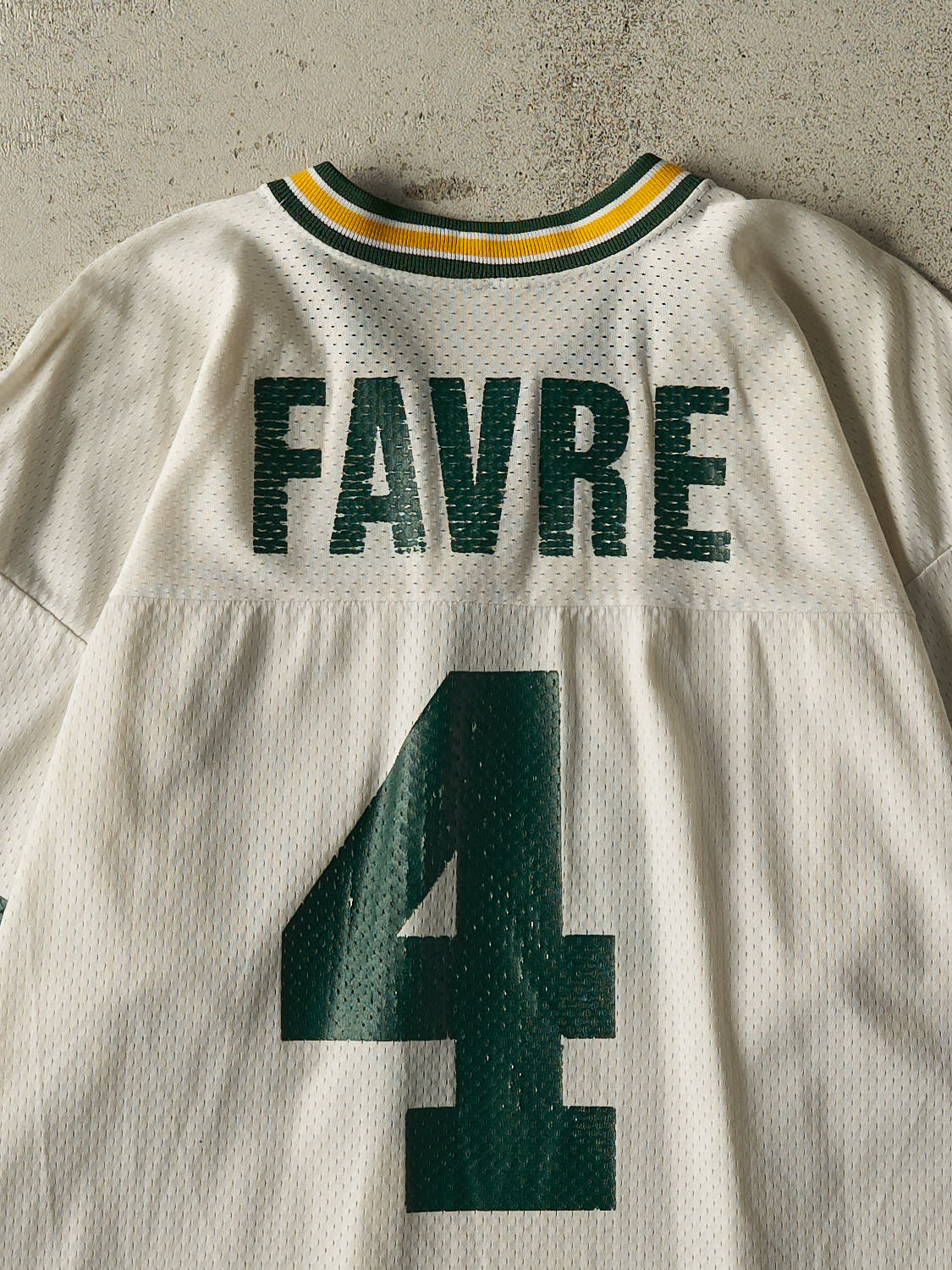 Vintage 90s White Green Bay Packers #4 Brett Favre Champion Football Jersey (S/M)