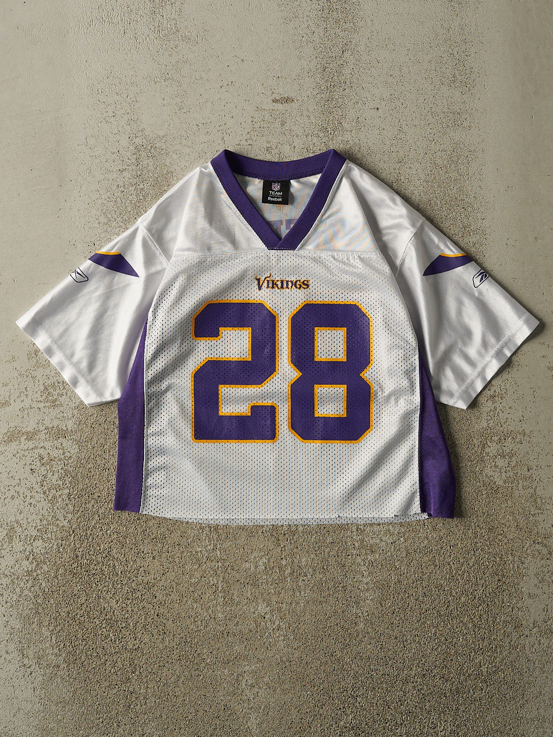 Vintage Y2K White Minnesota Vikings #28 Adrian Peterson Football Jersey (XXS/XS)
