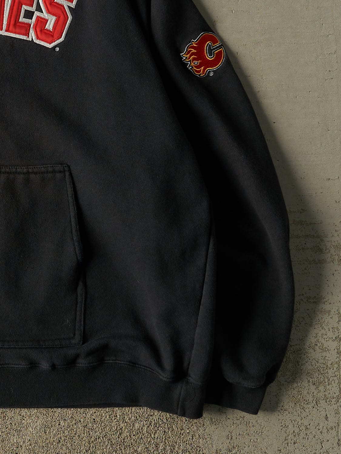 Vintage Y2K Black Calgary Flames Embroidered Hoodie (XXL)