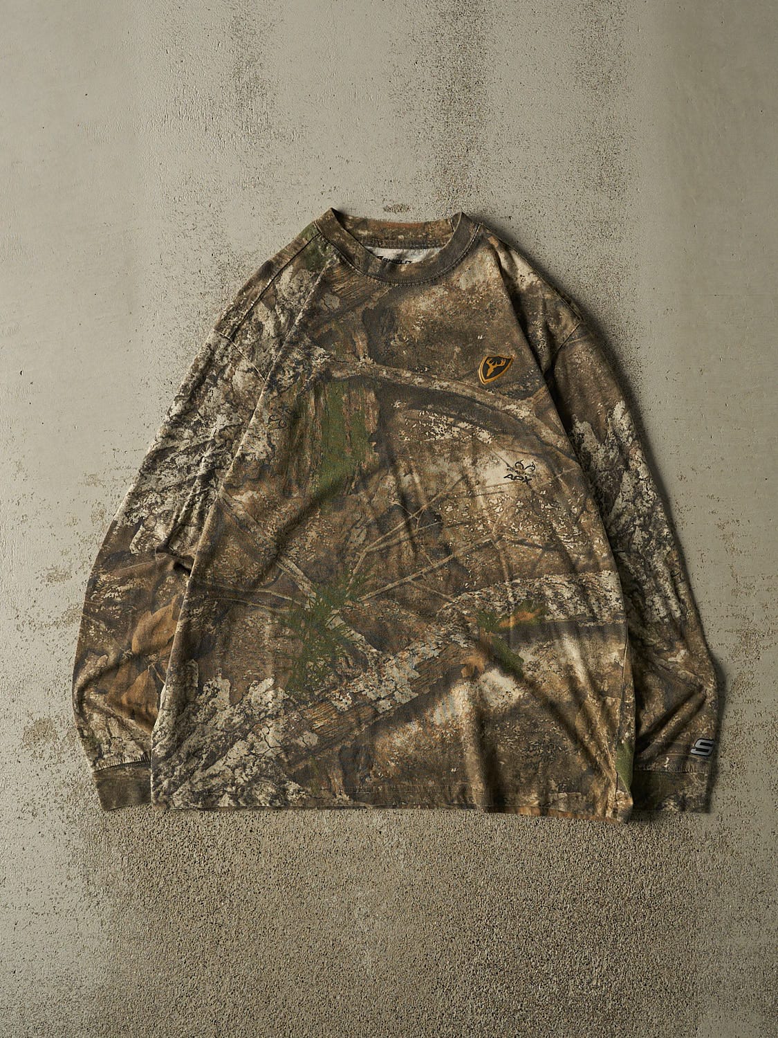 Vintage Y2K Camo Realtree x Shield Long Sleeve (L/XL)