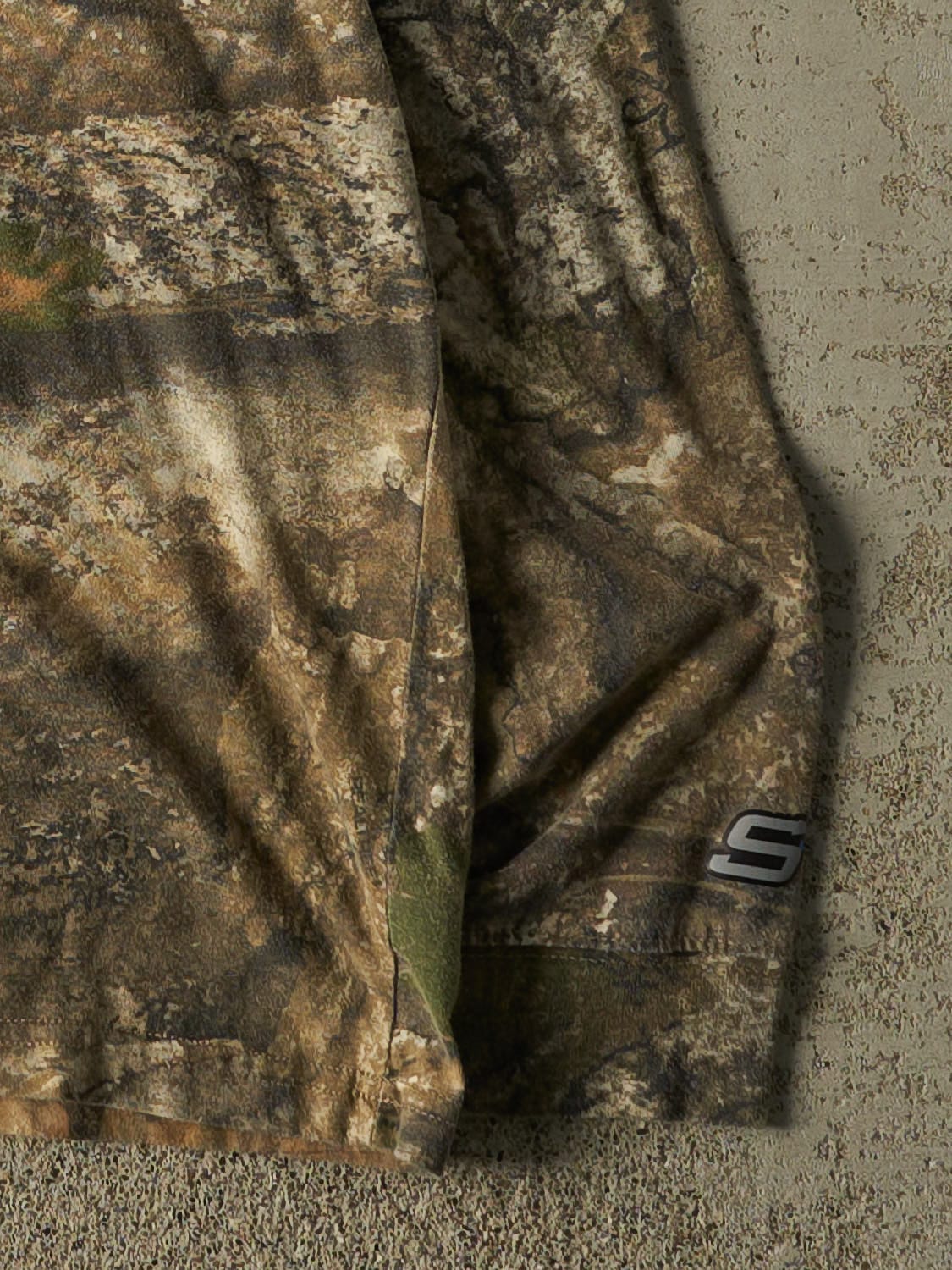 Vintage Y2K Camo Realtree x Shield Long Sleeve (L/XL)