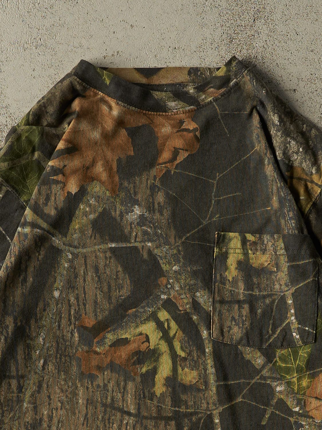 Vintage 90s Camo Mossy Oak Pocket Long Sleeve (L/XL)