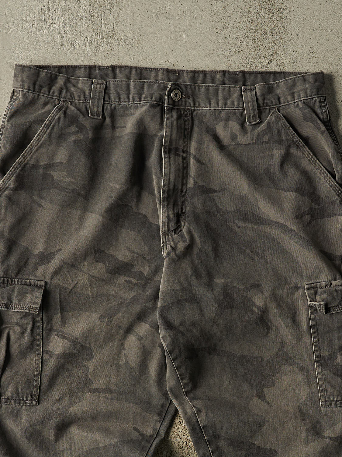 Vintage 90s Camo Wrangler Cargo 3/4 Pant (37x23.5)