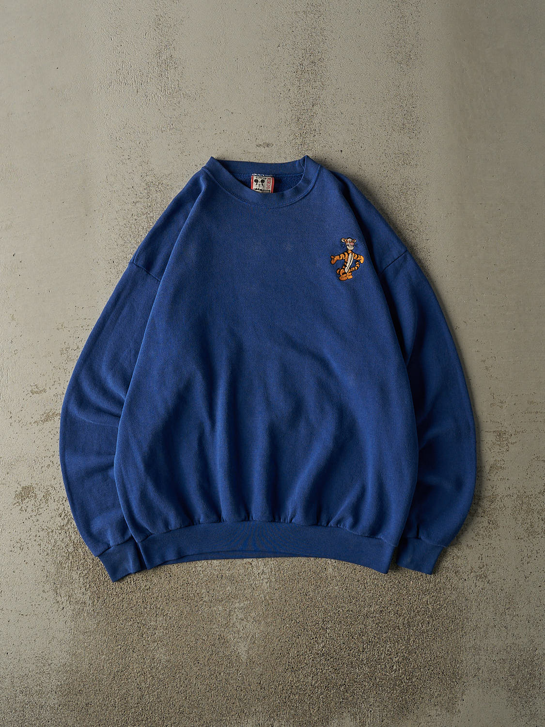 Vintage 90s Blue Tigger Embroidered Crewneck (L/XL)