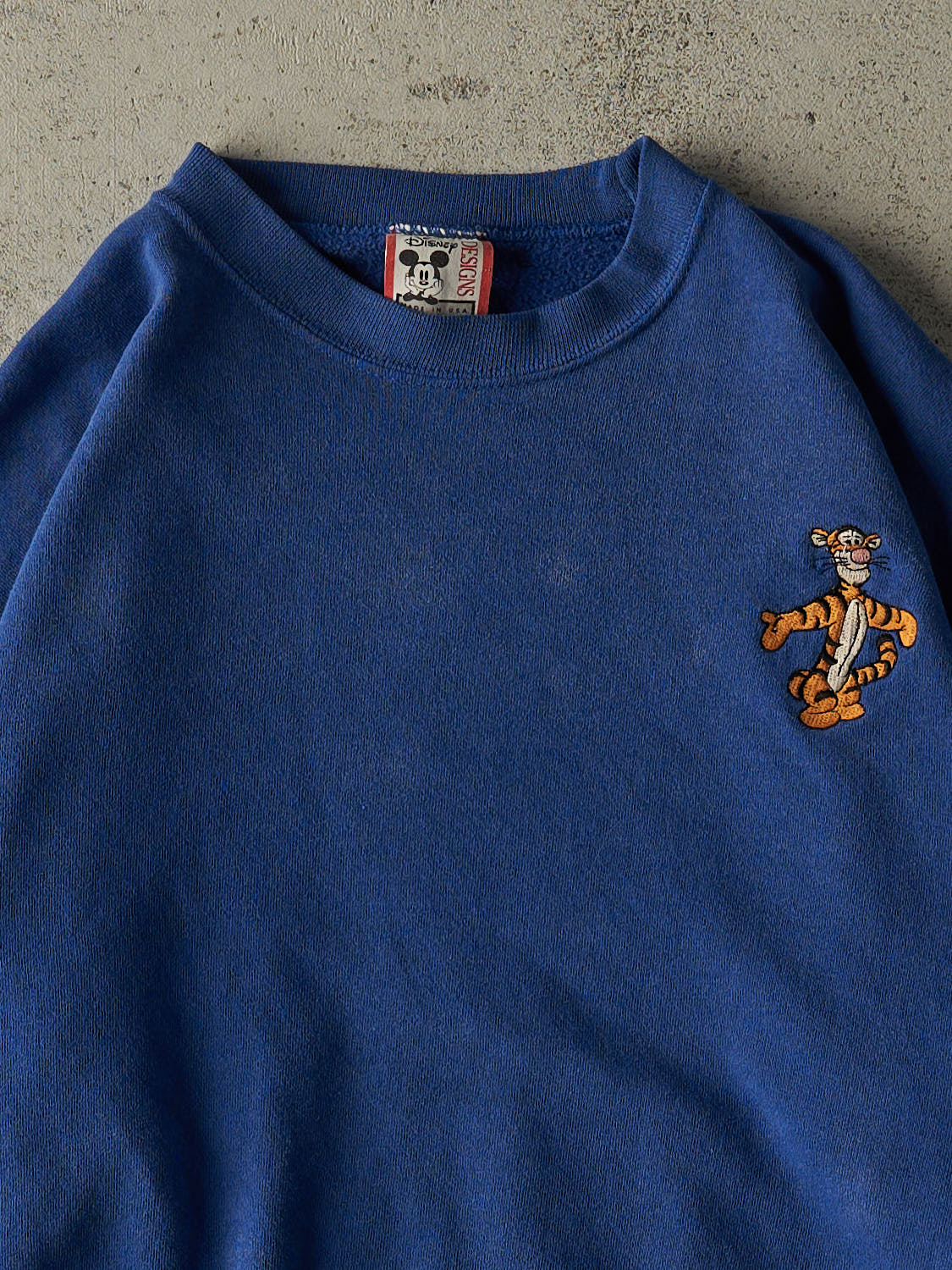 Vintage 90s Blue Tigger Embroidered Crewneck (L/XL)