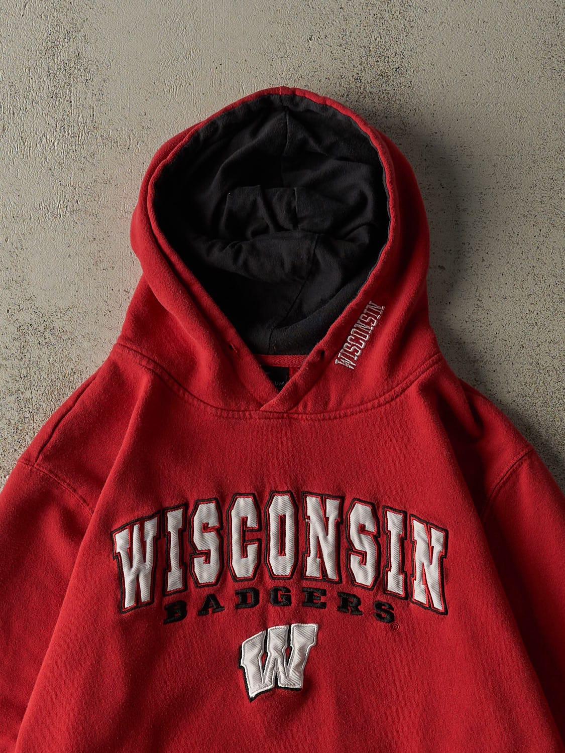 Vintage Y2K Red University of Wisconsin Badgers Embroidered Hoodie (S)