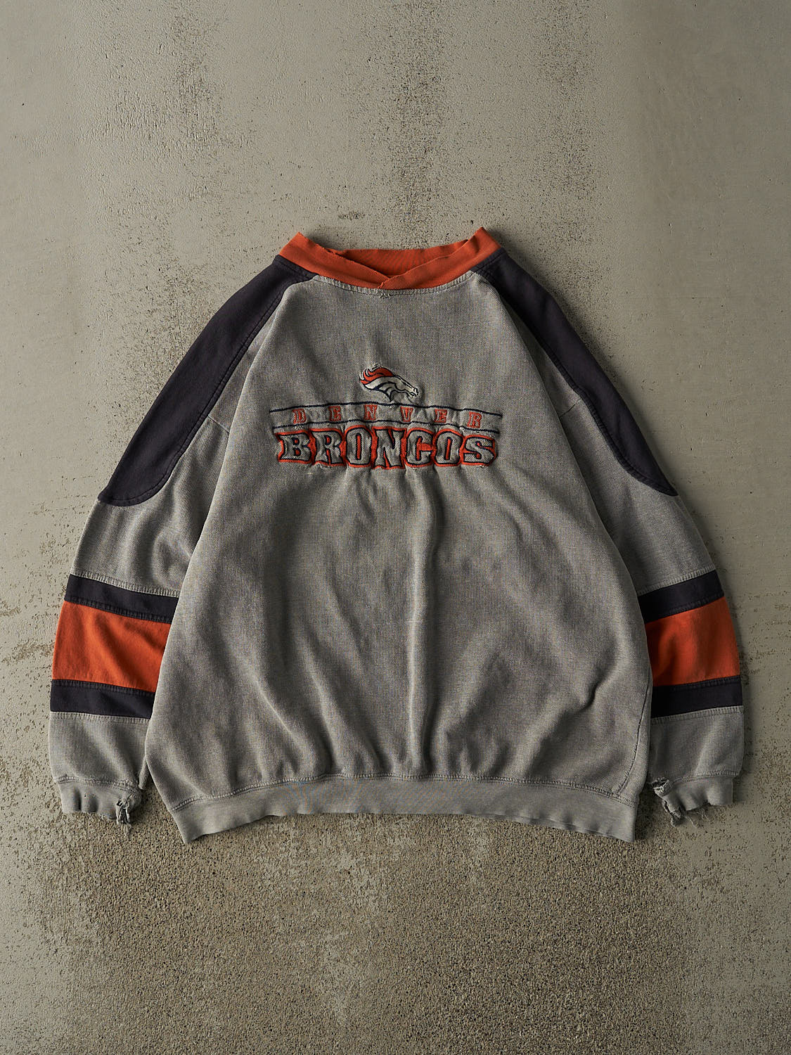 Vintage 98' Grey Denver Broncos Textured Lightweight Crewneck (M/L)
