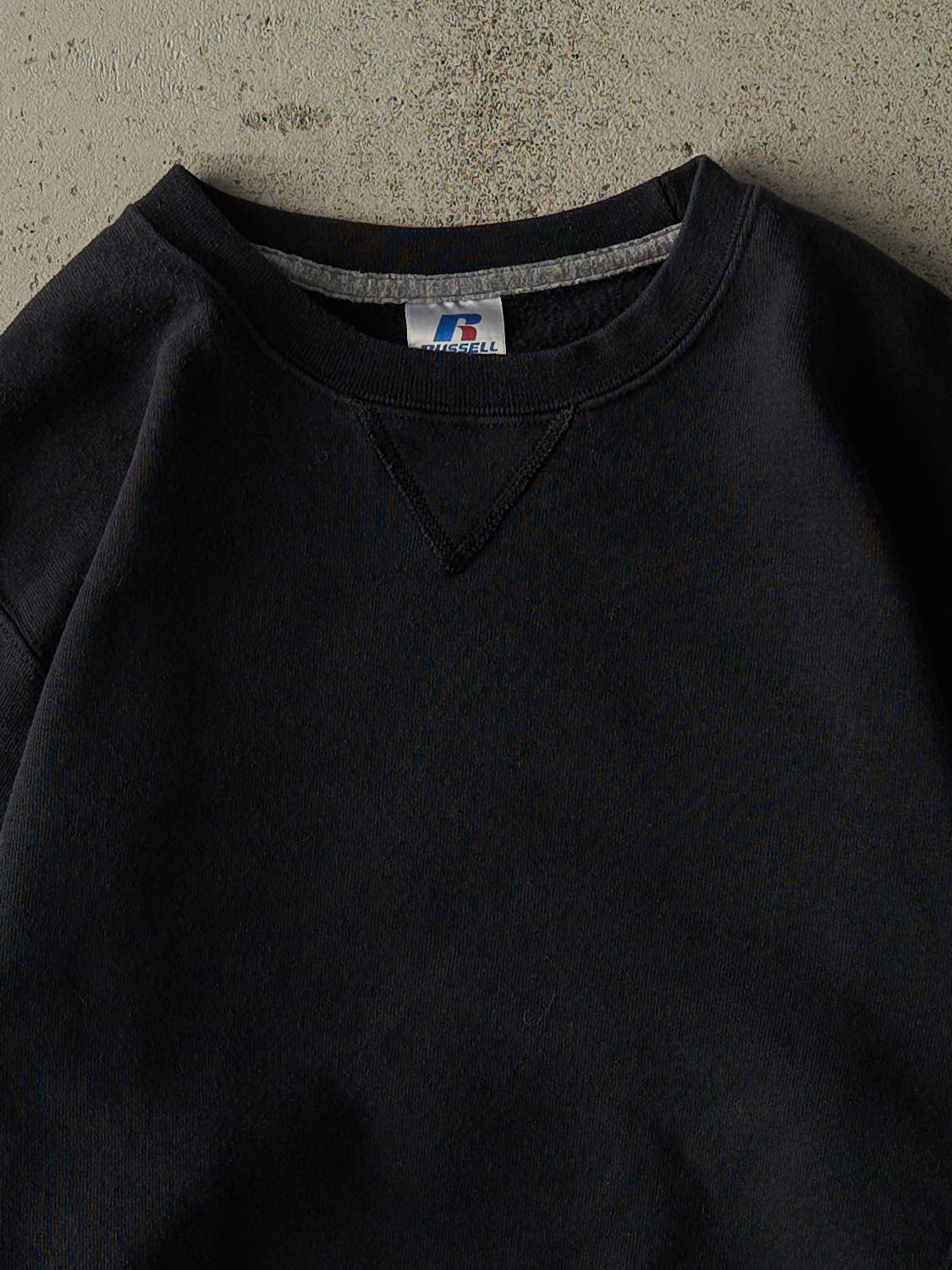 Vintage Y2K Faded Black Russell Athletic Blank Crewneck (S/M)