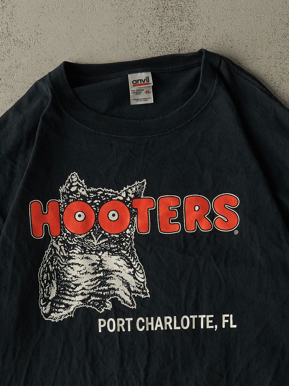 Vintage Y2K Black Hooters Port Charlotte FL Tee (XL)
