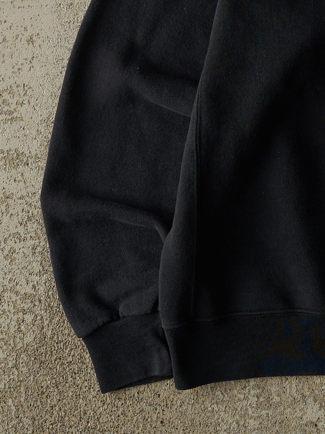 Vintage Y2K Faded Black Russell Athletic Blank Crewneck (S/M)