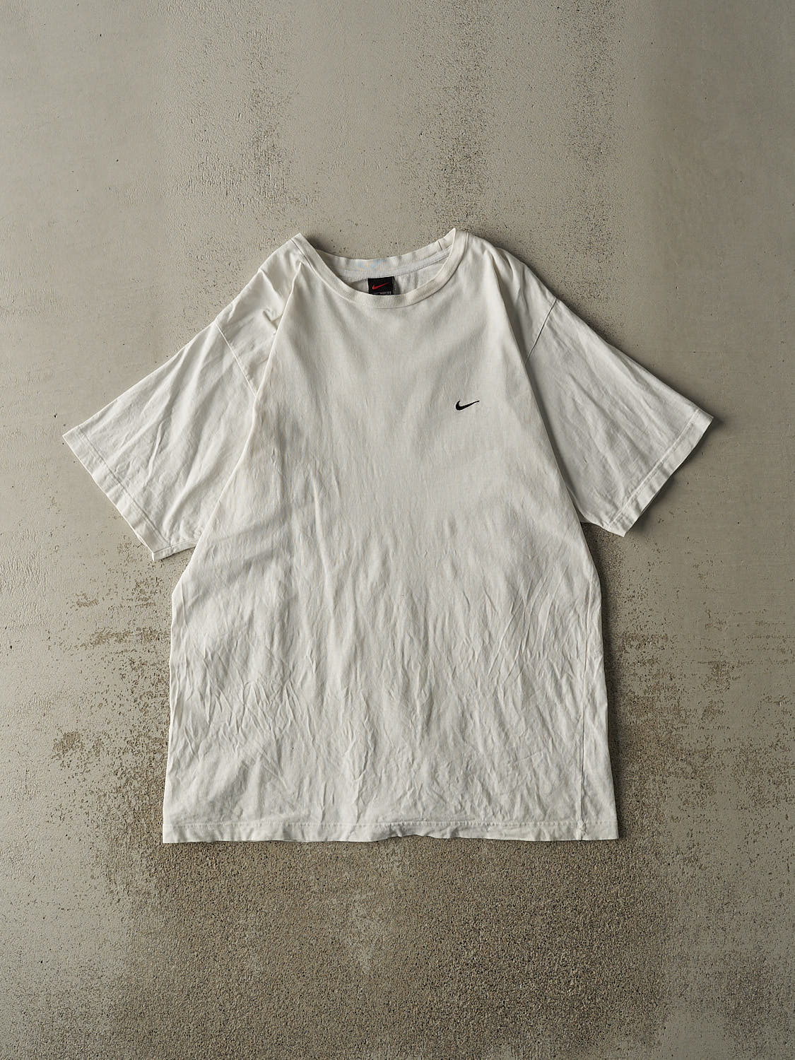 Vintage Y2K White Nike Embroidered Swoosh Tee (L/XL)