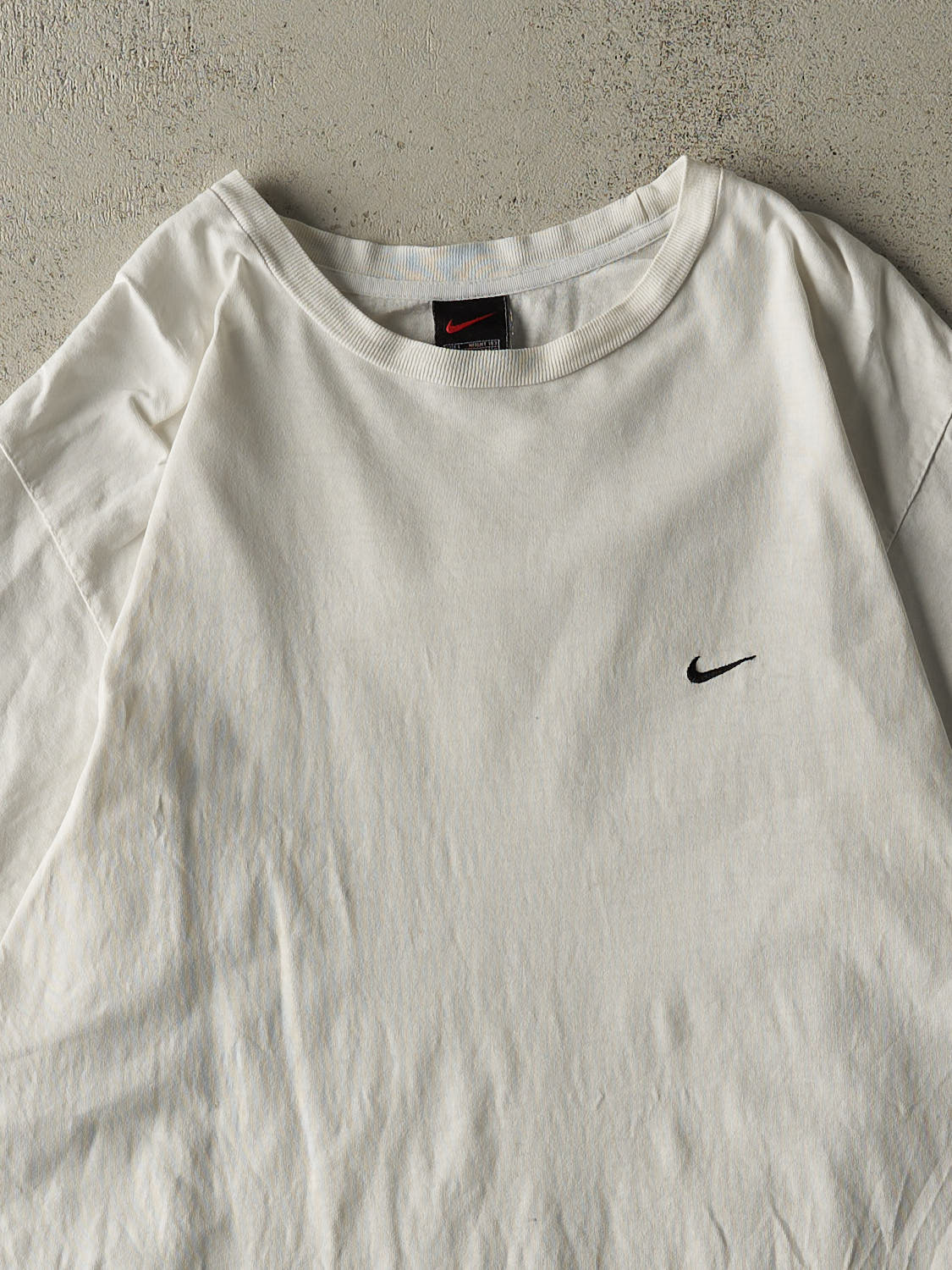 Vintage Y2K White Nike Embroidered Swoosh Tee (L/XL)