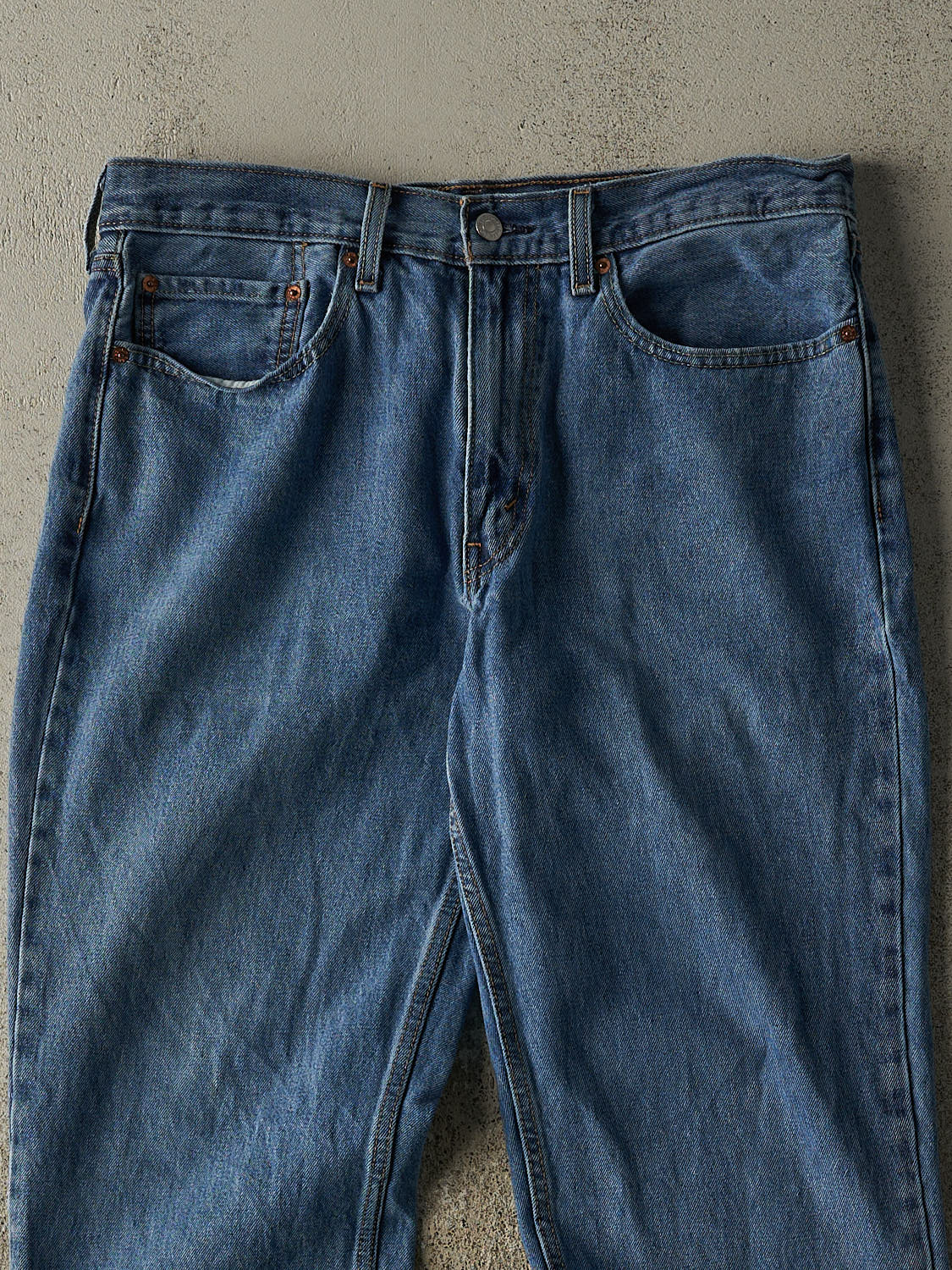 Vintage Y2K Mid Wash Levi's 550 Jeans (34x29)