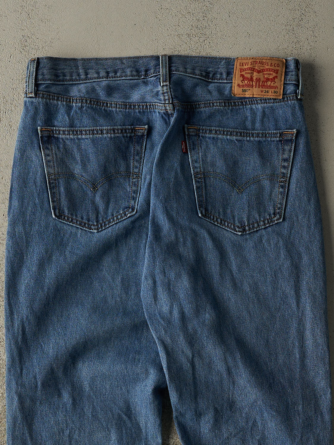 Vintage Y2K Mid Wash Levi's 550 Jeans (34x29)