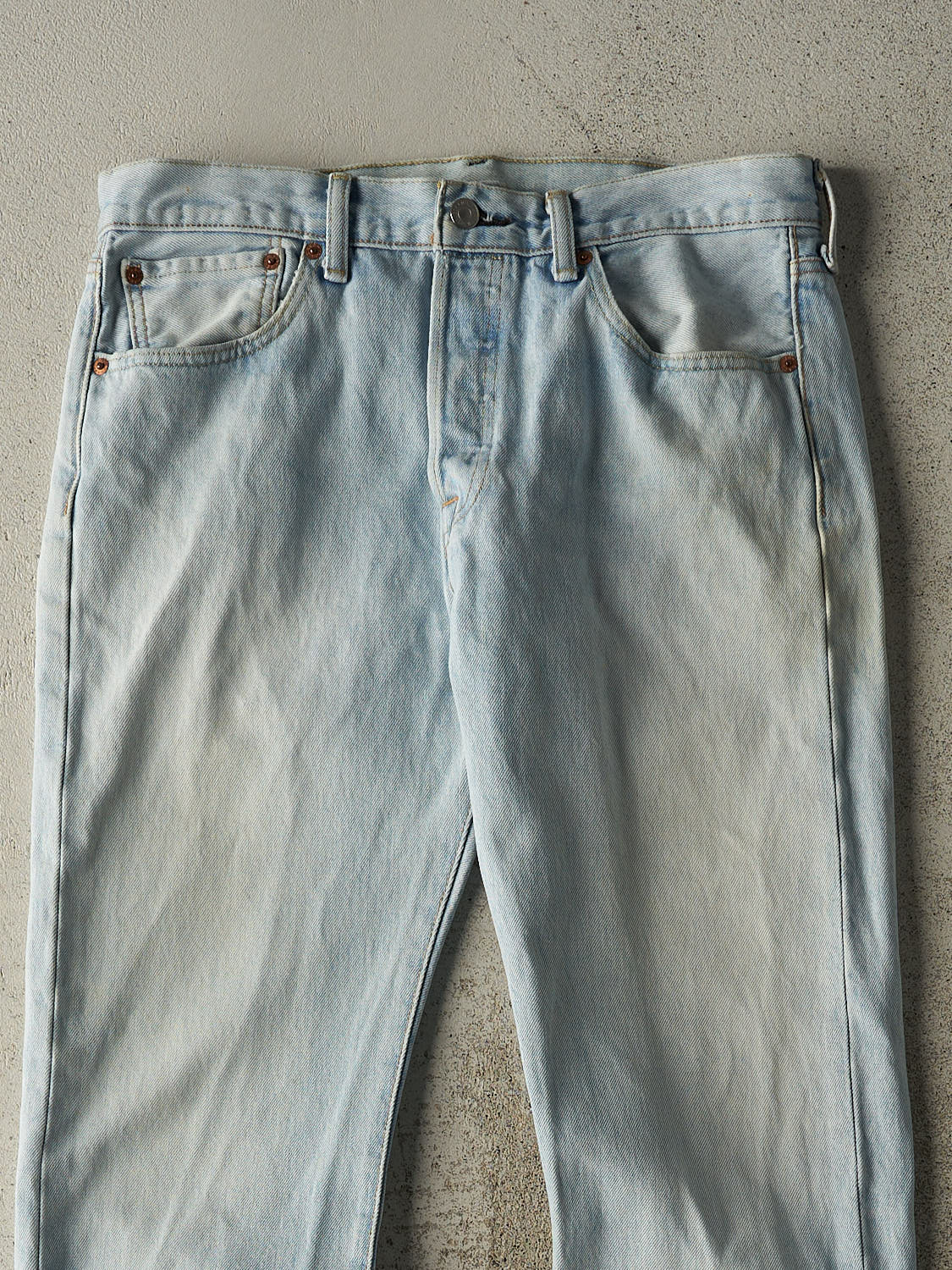 Vintage Y2K Light Wash Levi's 501 Jeans (32x33.5)