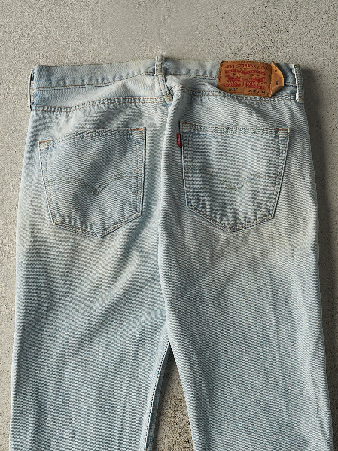 Vintage Y2K Light Wash Levi's 501 Jeans (32x33.5)
