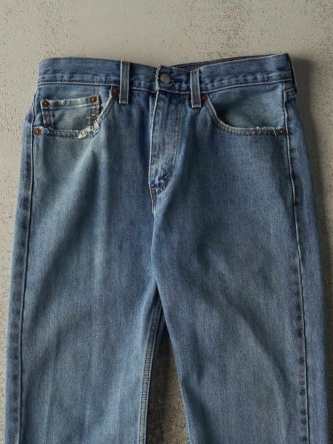 Vintage Y2K Mid Wash Levi's 505 Jeans (31x28.5)