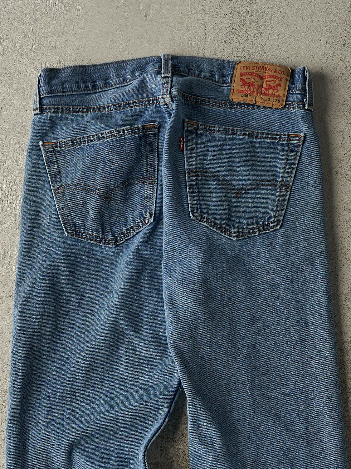 Vintage Y2K Mid Wash Levi's 505 Jeans (31x28.5)