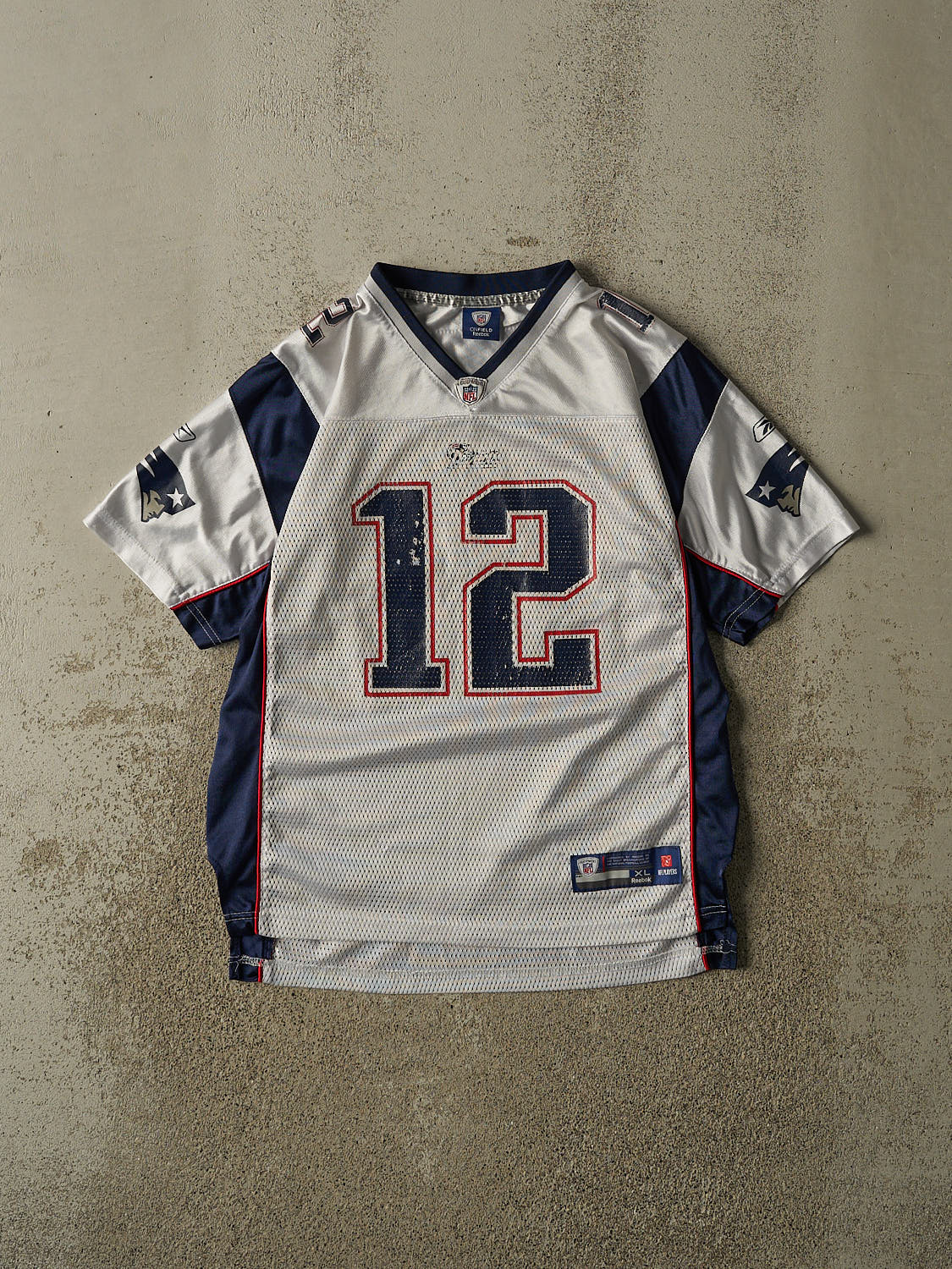 Vintage Y2K White New England Patriots #12 Tom Brady Football Jersey (M/L)