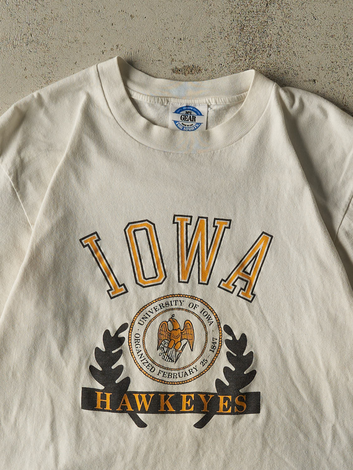 Vintage 90s Beige University of Iowa Hawkeyes Single Stitch Tee (S/M)