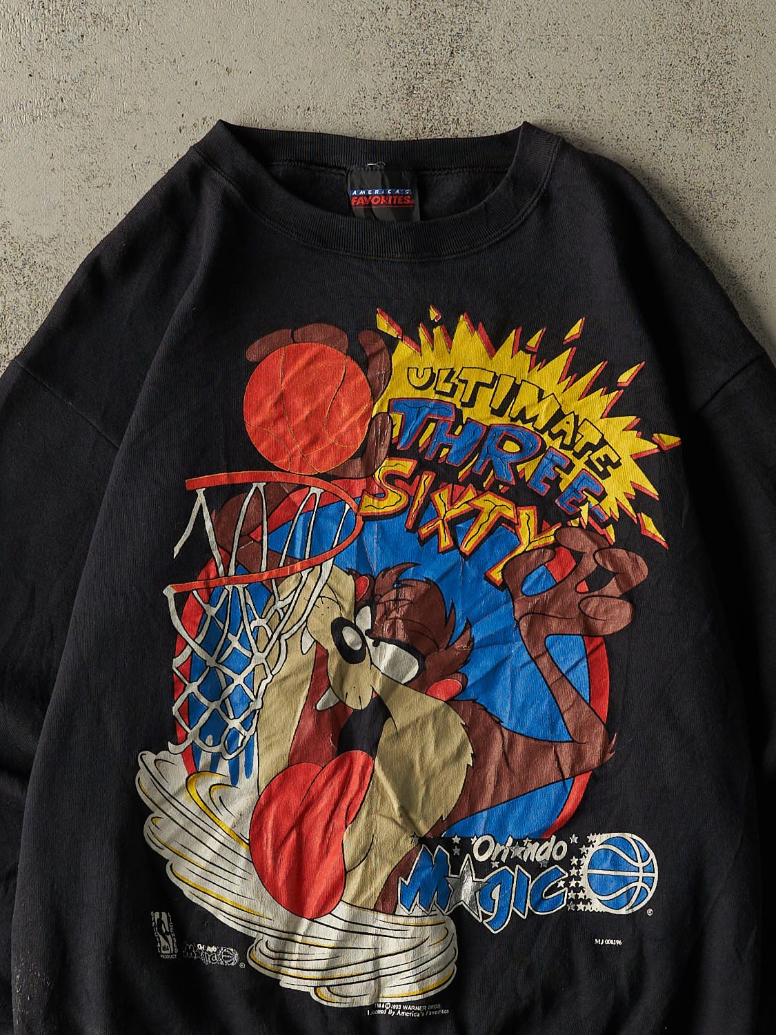 Vintage 93' Black Orlando Magic x Looney Tunes Crewneck (M)