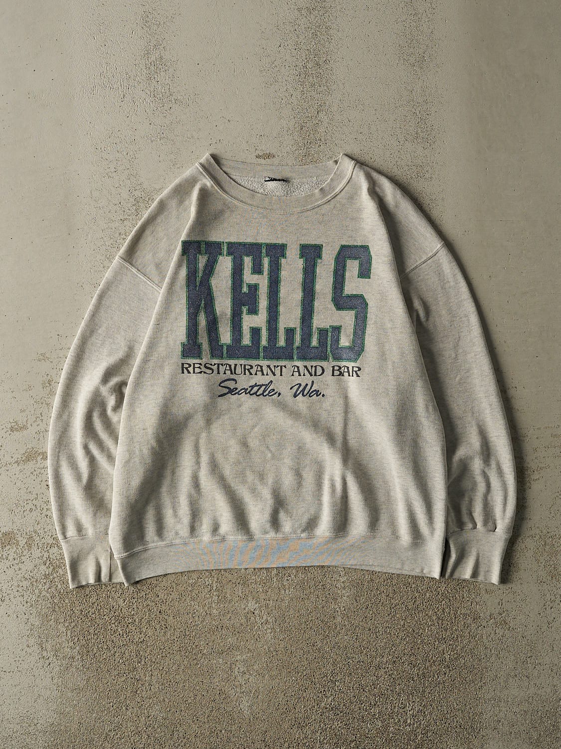 Vintage 90s Heather Grey Kells Restaurant & Bar Crewneck (L/XL)