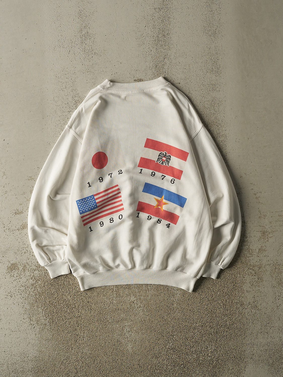 Vintage 90s White World Flags Crewneck (M/L)