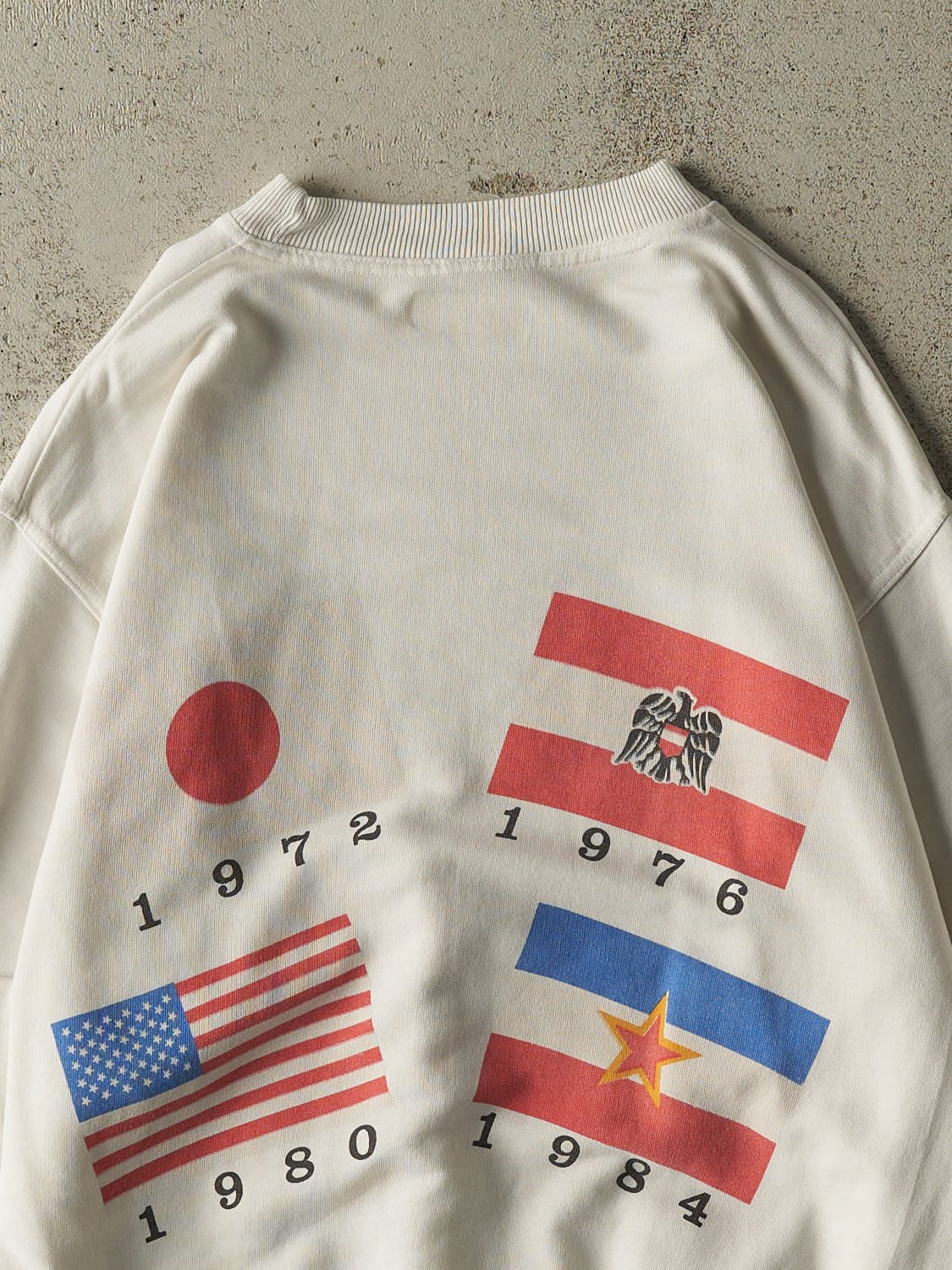 Vintage 90s White World Flags Crewneck (M/L)