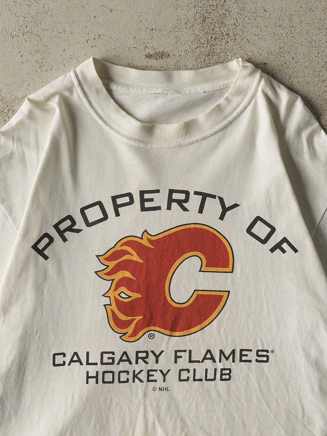 Vintage 90s White Calgary Flames Hockey Tee (L)