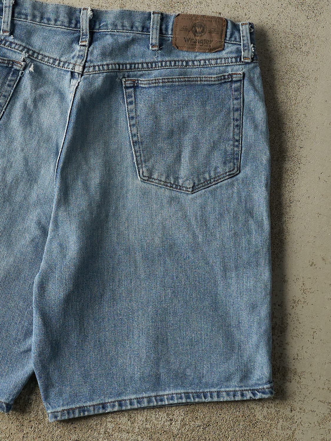 Vintage 90s Light Wash Wrangler Jean Shorts (37x9.5)
