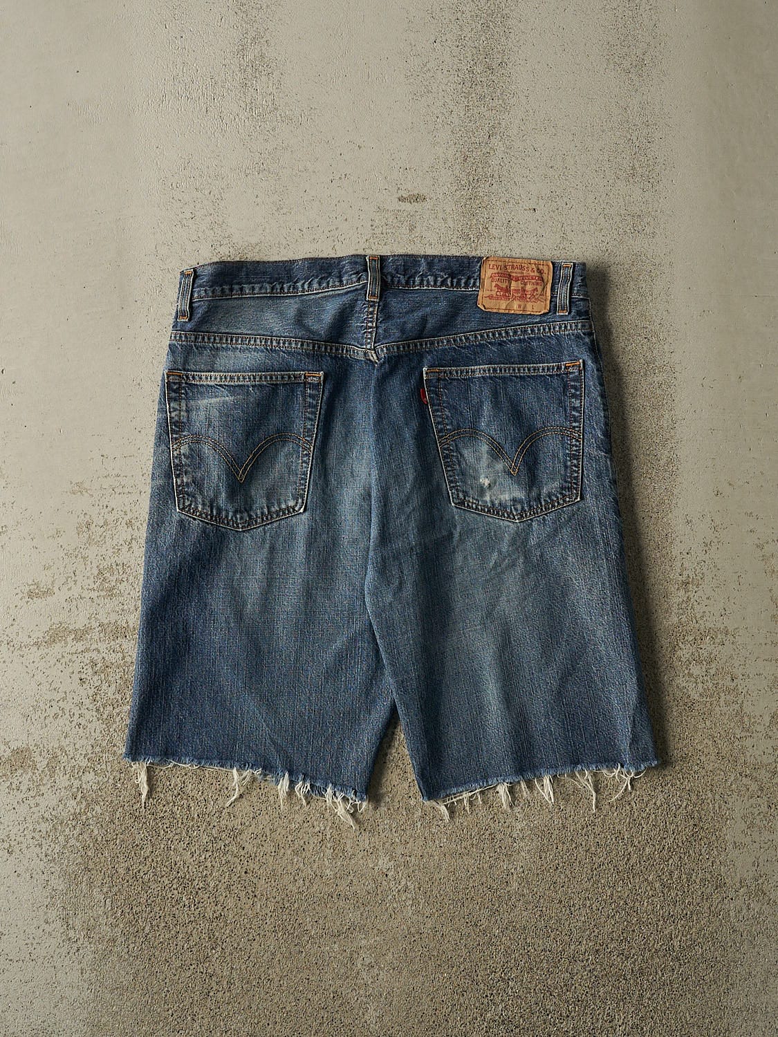 Vintage Y2K Dark Wash Levi's Cut Off Jean Shorts (36x10.5)