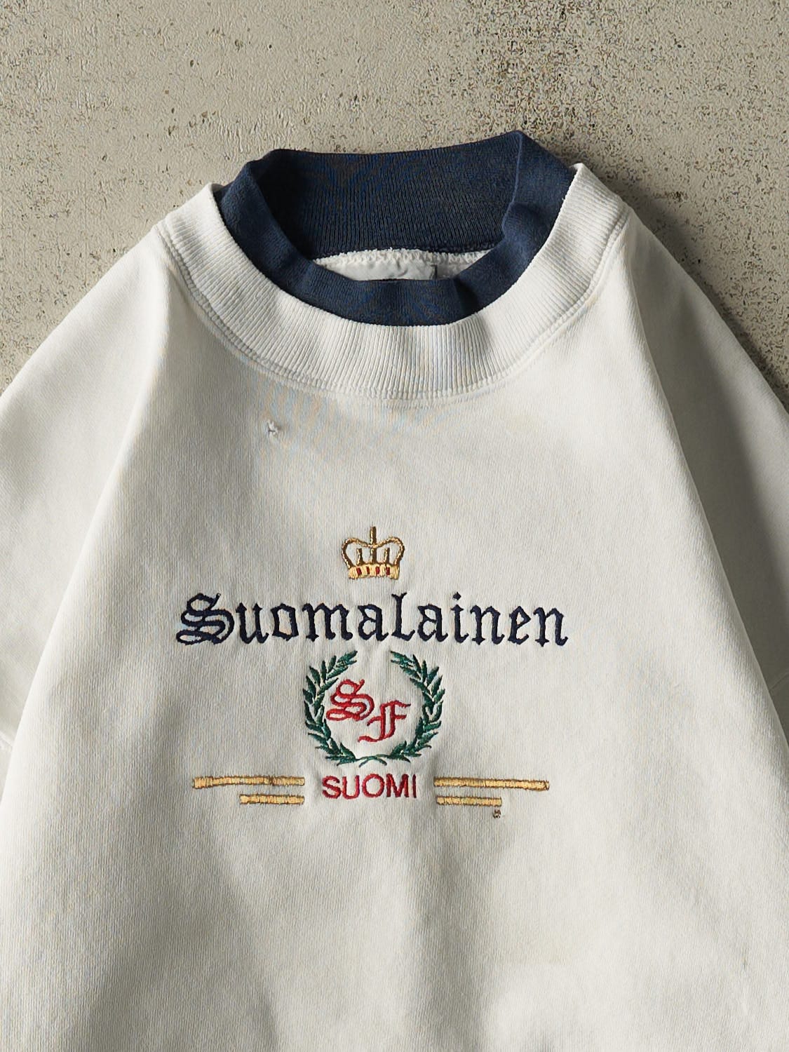 Vintage 90s White Suomalainen Embroidered Crewneck (M)
