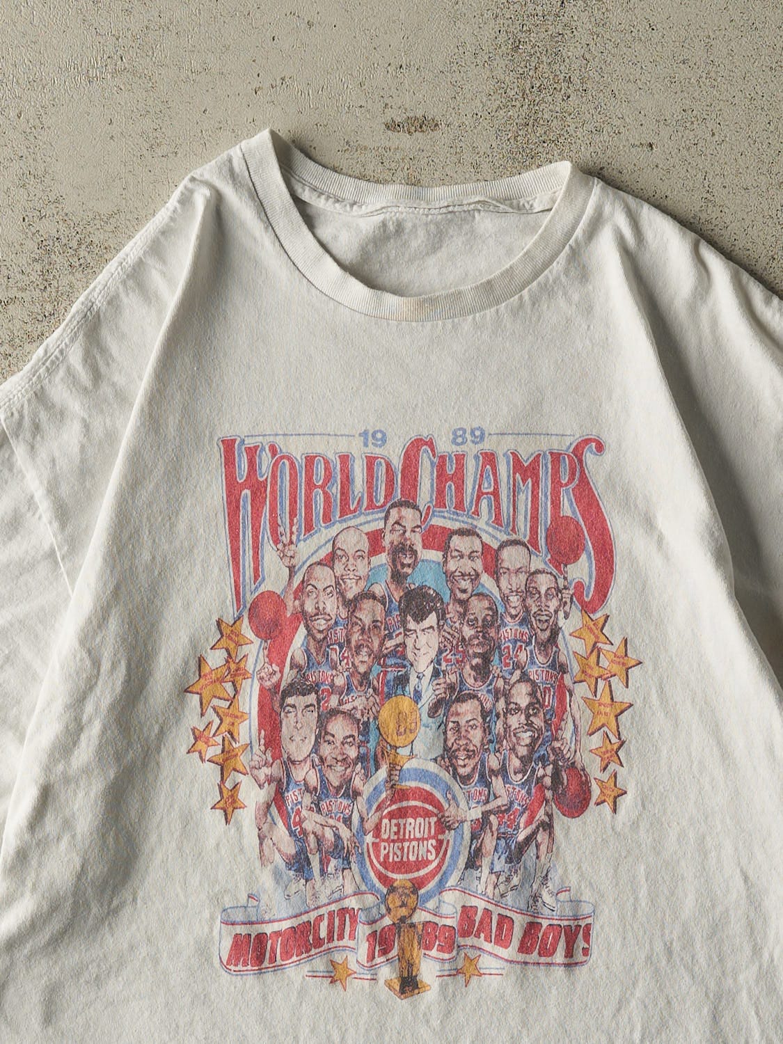 Vintage Y2K White Detroit Pistons 89' World Champs Bootleg Tee (L/XL)