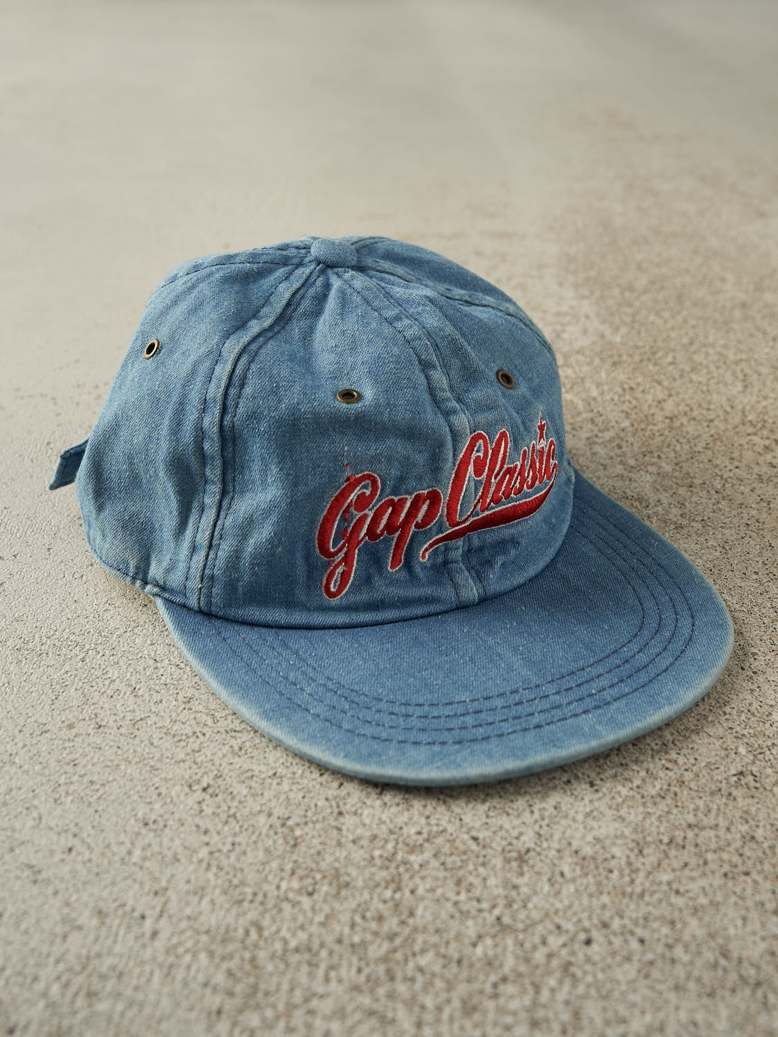 Vintage 90s Light Wash Gap Embroidered Strapback (O/S)