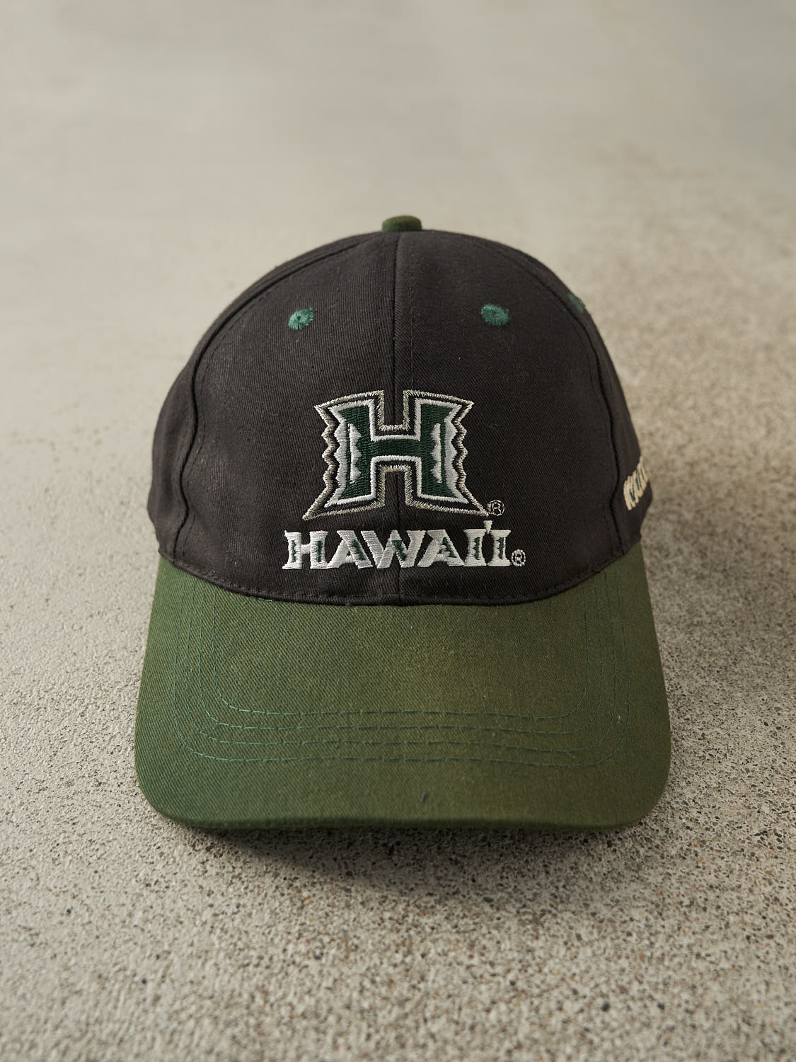 Vintage 90s Black & Green University of Hawaii Embroidered Velcro Hat (O/S)