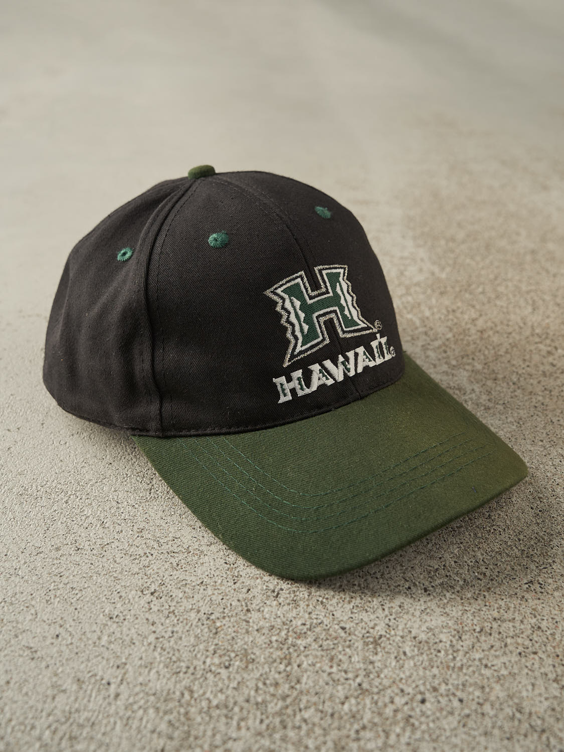 Vintage 90s Black & Green University of Hawaii Embroidered Velcro Hat (O/S)
