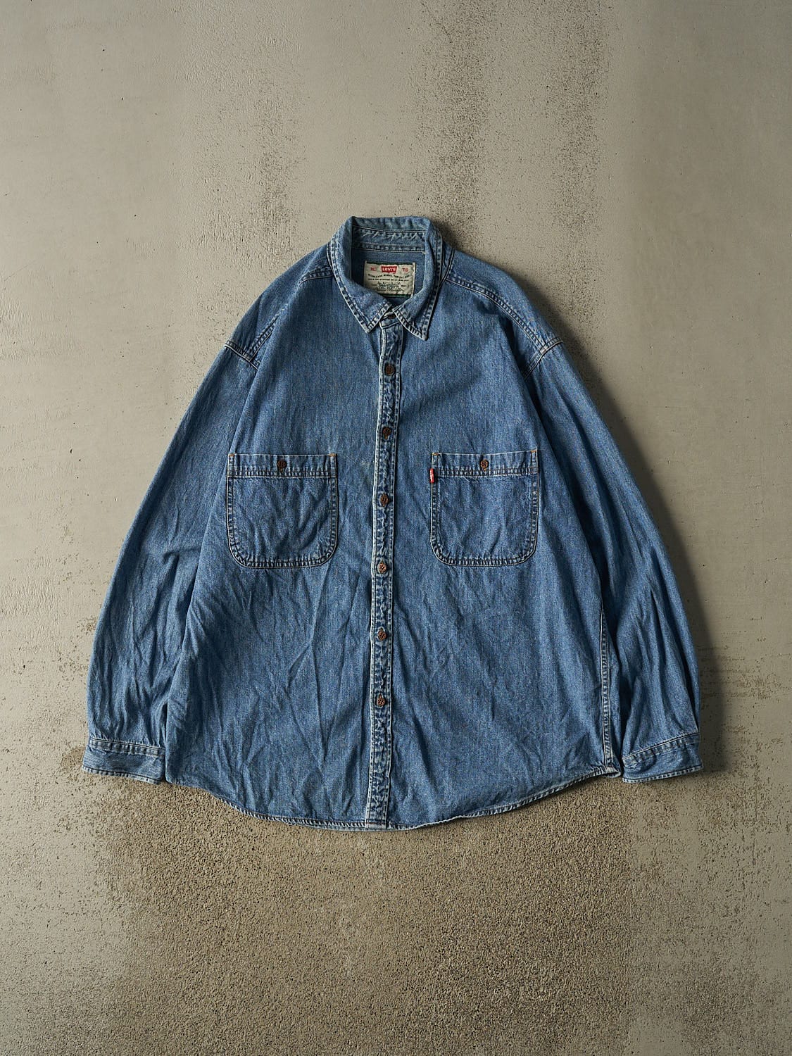 Vintage 90s Mid Wash Levi's Denim Button Up Long Sleeve (XL/XXL)