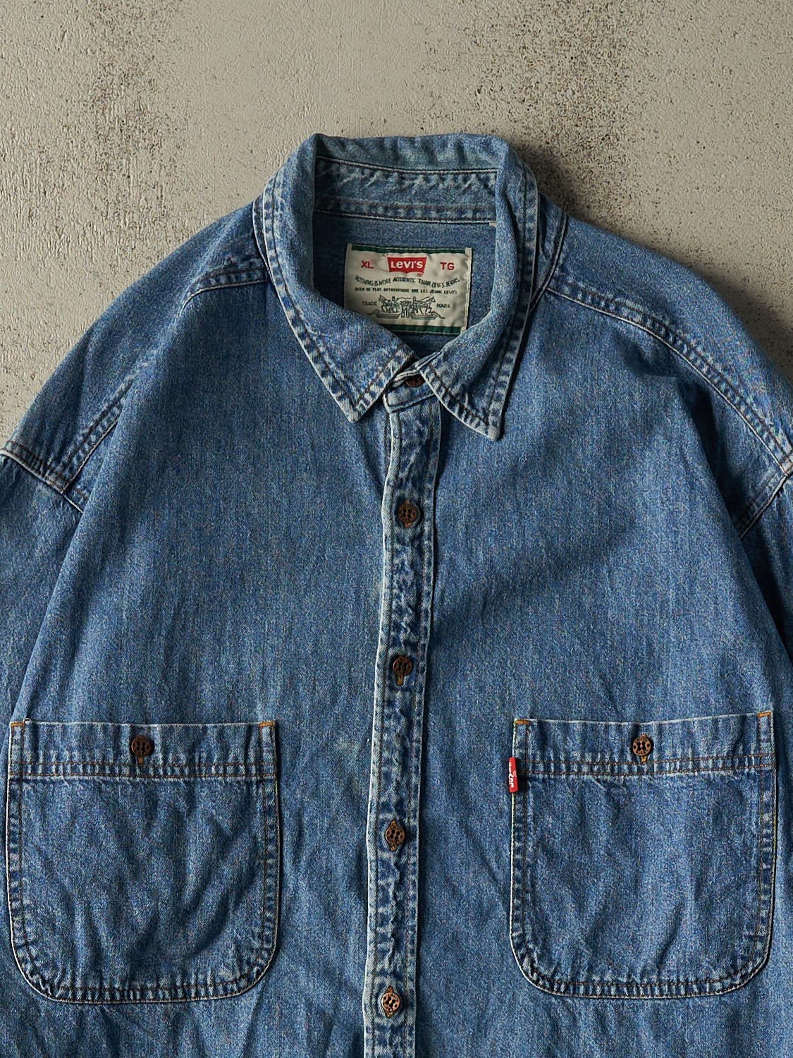 Vintage 90s Mid Wash Levi's Denim Button Up Long Sleeve (XL/XXL)