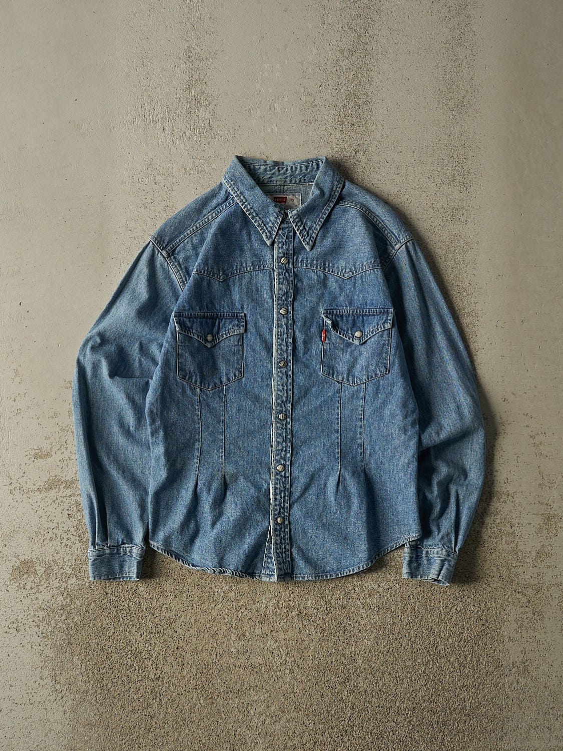 Vintage 90s Mid Wash Levi's Denim Button Up Long Sleeve (S/M)