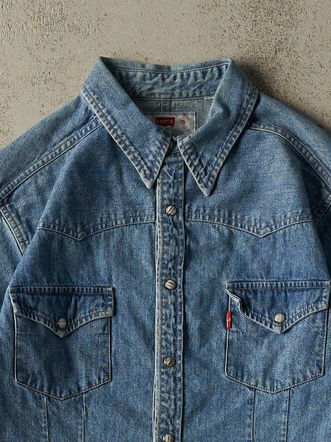 Vintage 90s Mid Wash Levi's Denim Button Up Long Sleeve (S/M)