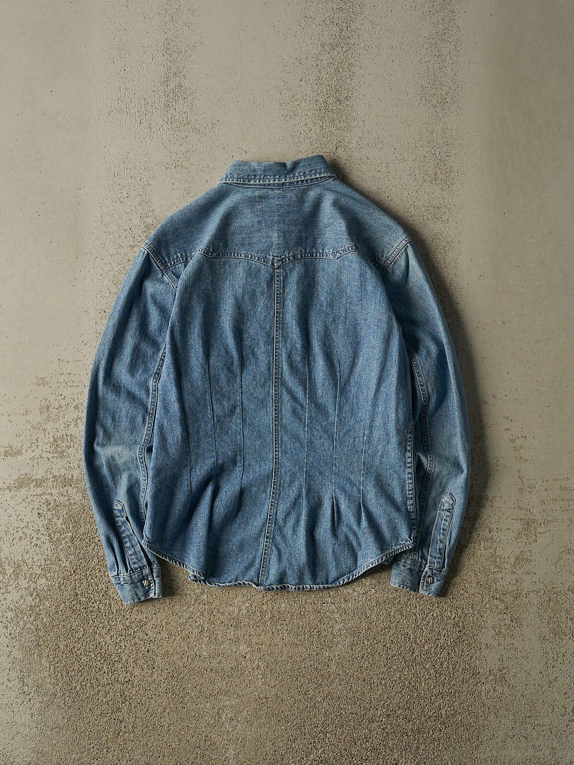 Vintage 90s Mid Wash Levi's Denim Button Up Long Sleeve (S/M)