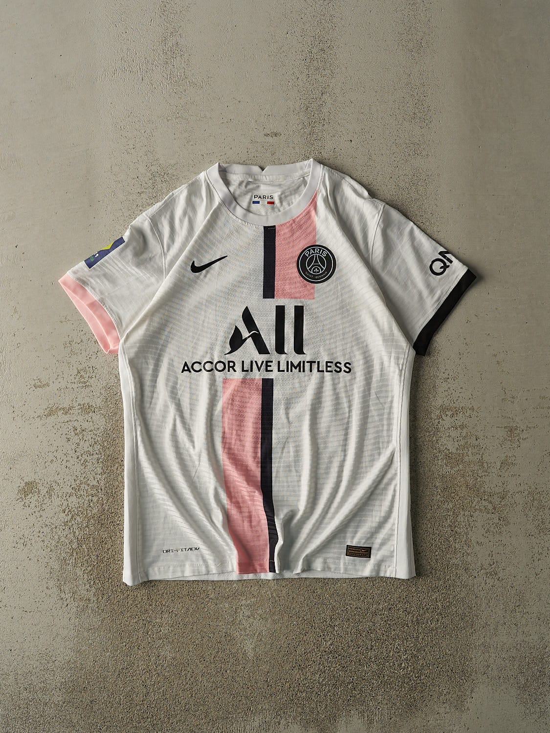 Vintage Y2K White Nike Paris Saint-Germain Soccer Jersey (L)