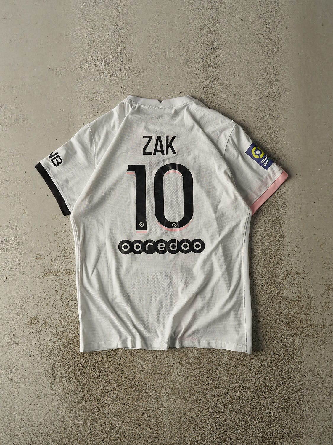 Vintage Y2K White Nike Paris Saint-Germain Soccer Jersey (L)
