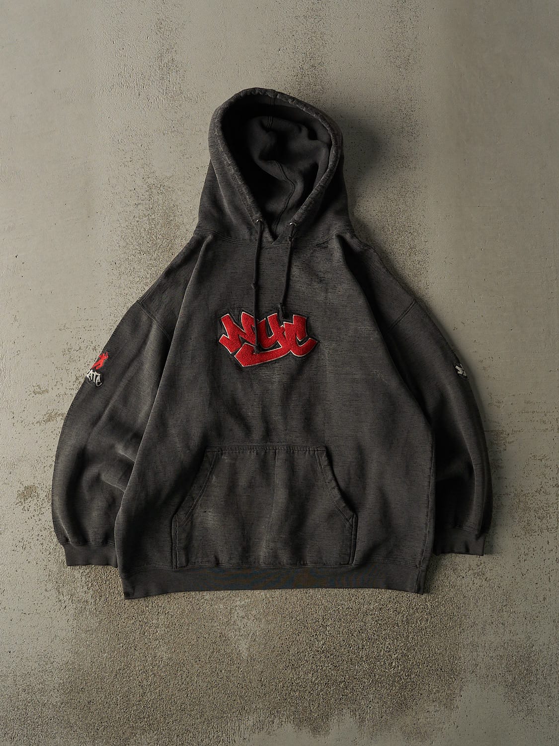 Vintage 90s Charcoal Grey New York City Embroidered Skateboard Hoodie (L/XL)