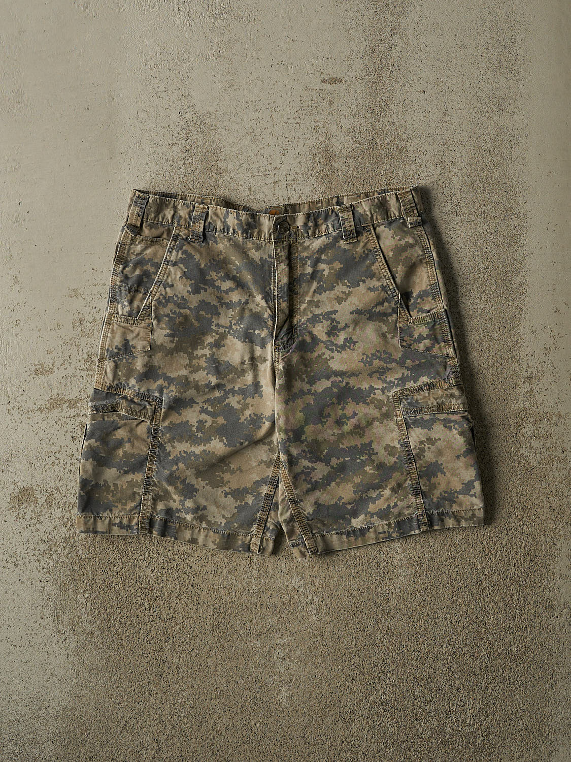Vintage Y2K Camo Carhartt Cargo Shorts (34x9.5)