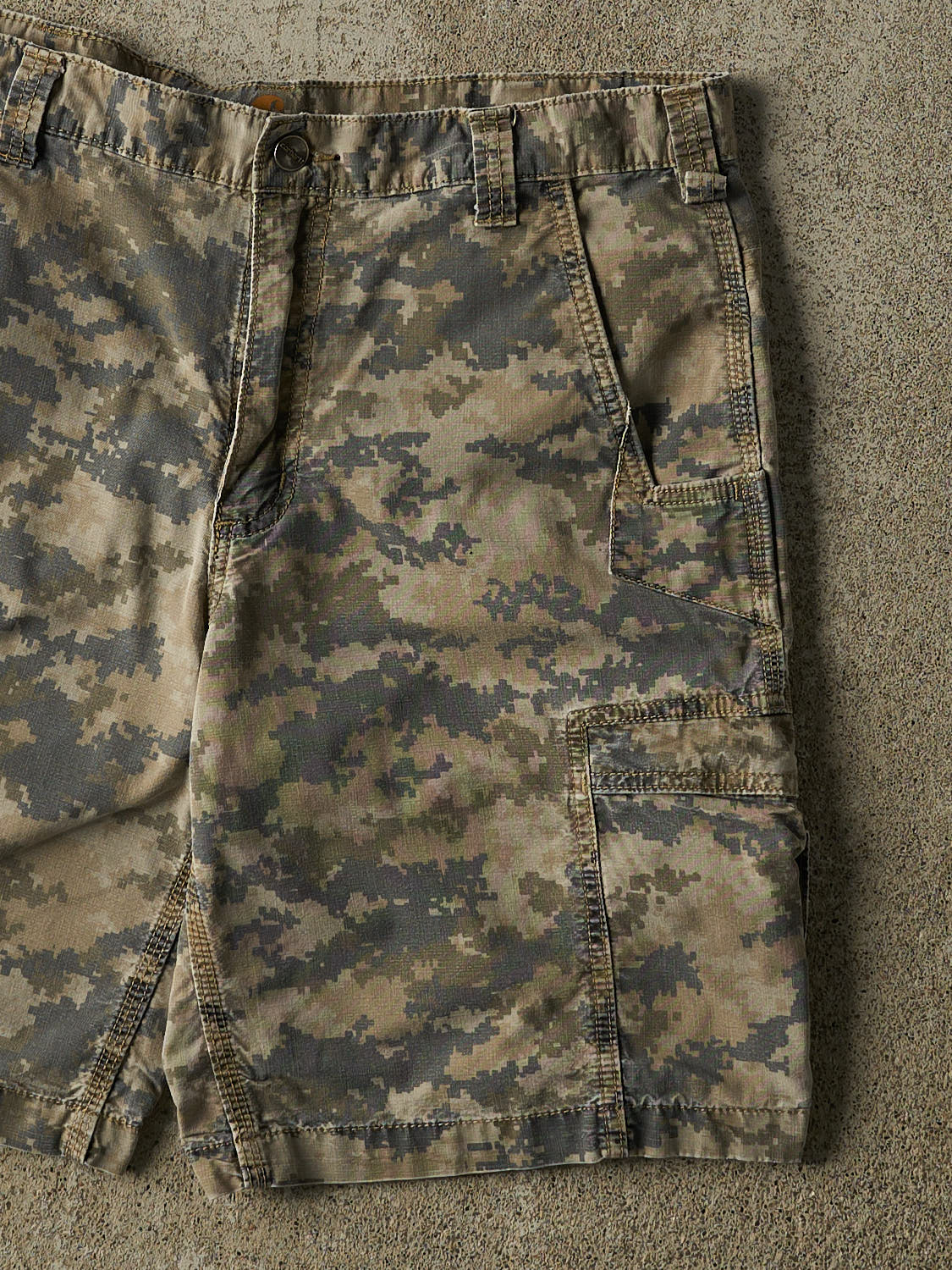 Vintage Y2K Camo Carhartt Cargo Shorts (34x9.5)